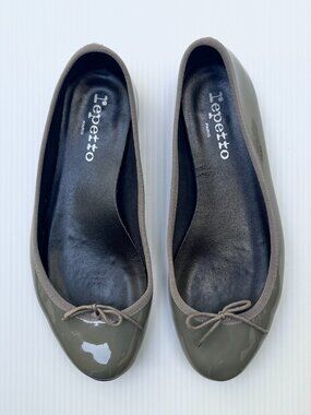 Repetto Lili Patent Leather Flats in Dark Green - Size 38.5 EU/Size 7-7.5 US
